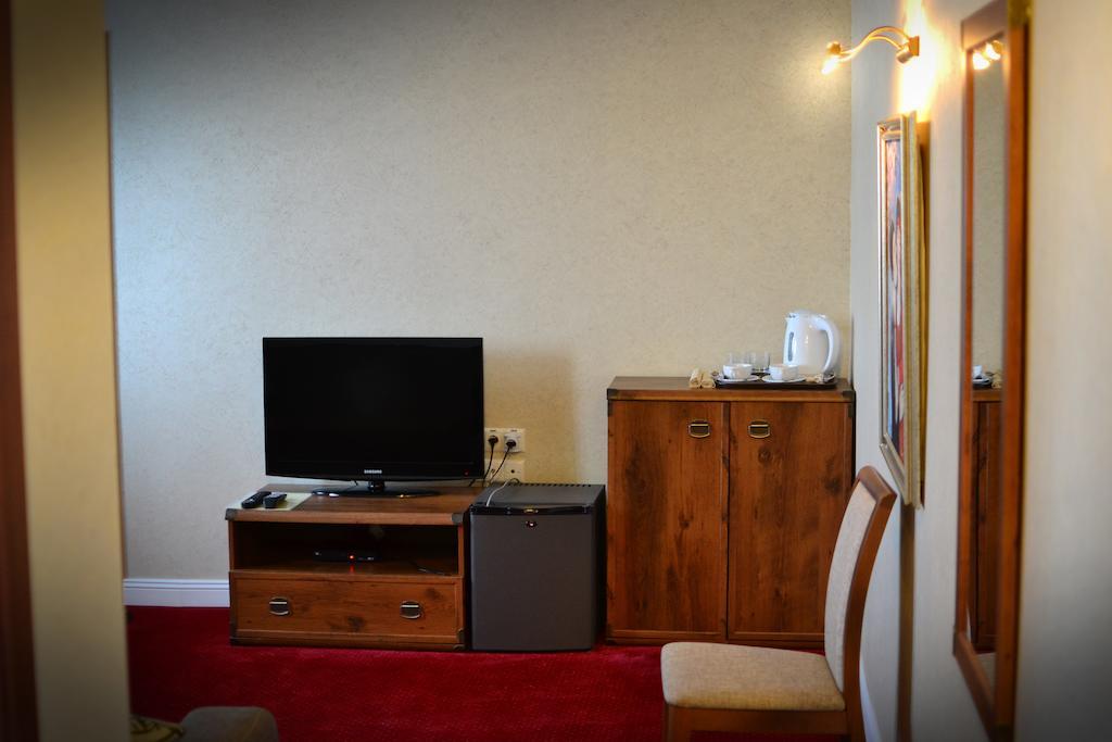 Kera Hotel Nesterenki Room photo